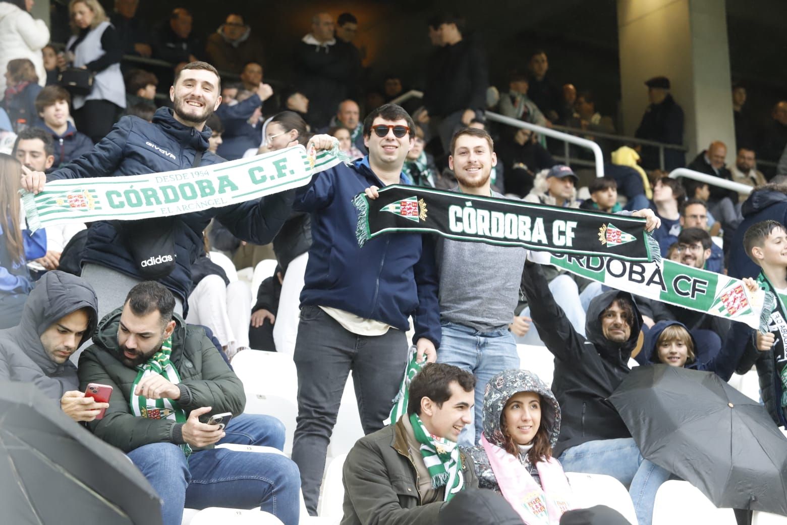 Córdoba CF-Racing de Santander | Las imágenes de la afición blanquiverde en El Arcángel
