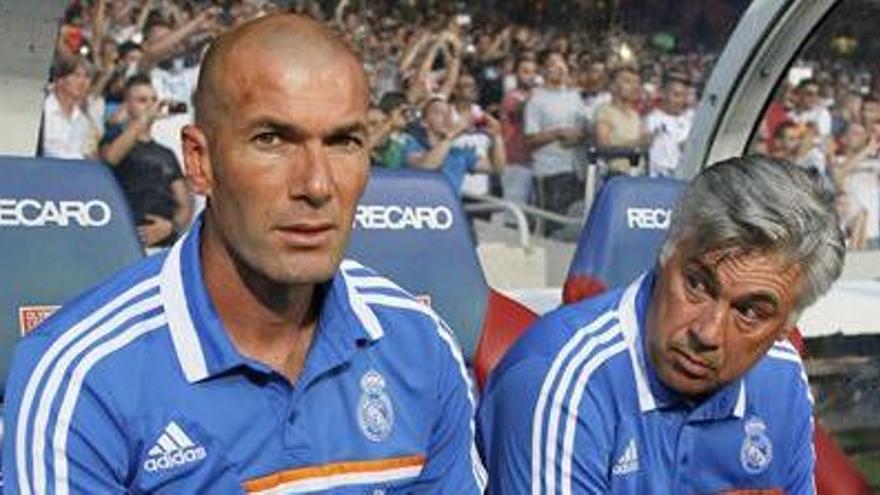 El actual segundo entrenador del Real Madrid, Zidane