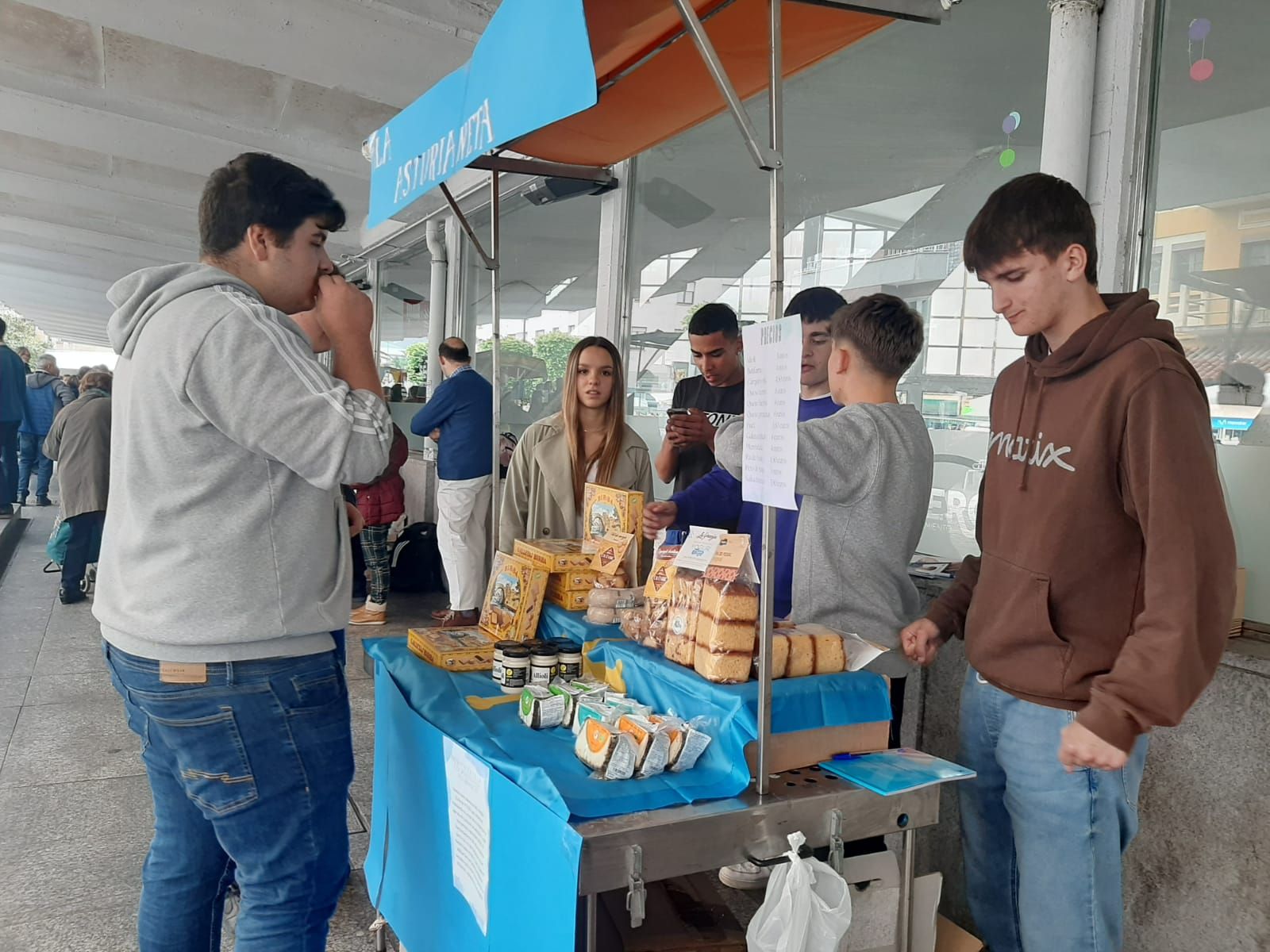 Siero celebra el mercadillo de cooperativas escolares: así ha sido la cita con los emprendedores noveles