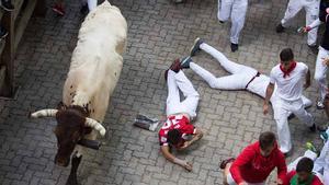 La Palmosilla debuta en Sanfermines con un encierro veloz y limpio.