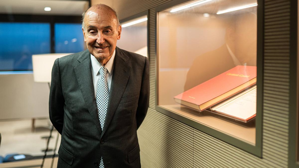 Investigación abierta | La defensa de Andic pide que Miquel Roca declare ante el juez por el encargo del magnate de la moda de crear una fundación