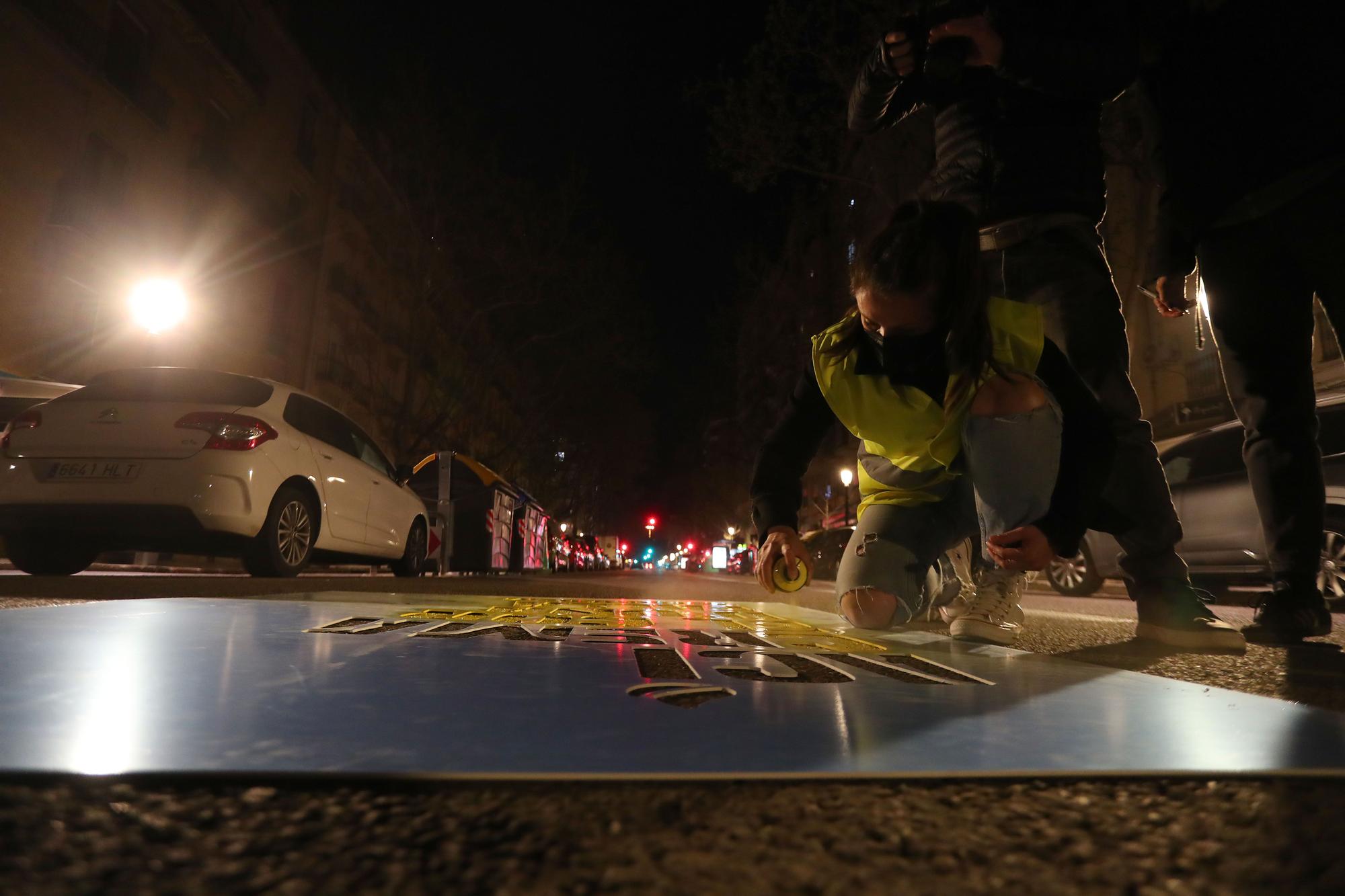 Así ha sido la pintada de Fallas en las calles de València