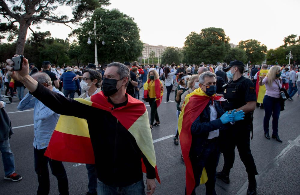 Concentración contra el gobierno en València