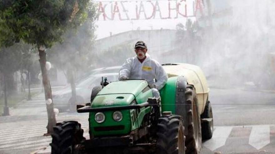 Los agricultores de Novelda sacan sus tractores a la calle para luchar contra el Covid-19