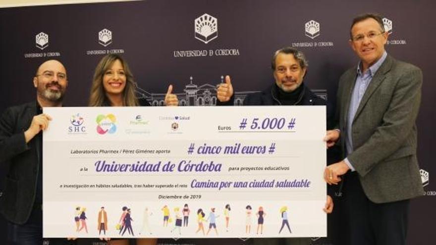 Pharmex entrega a la UCO 5.000 € para la promoción de hábitos saludables en Córdoba