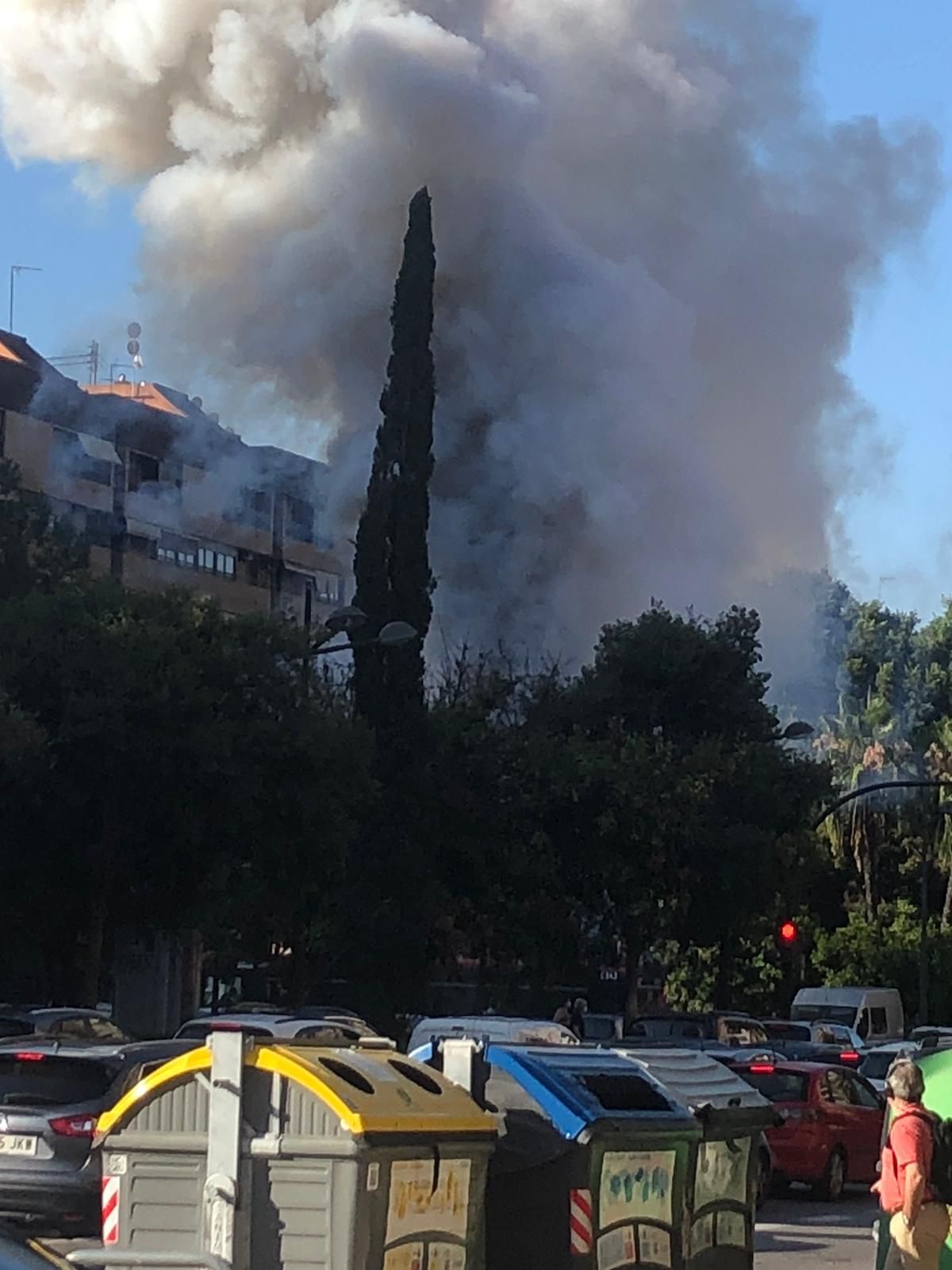 Arde un autobús en la avenida Aragón de València
