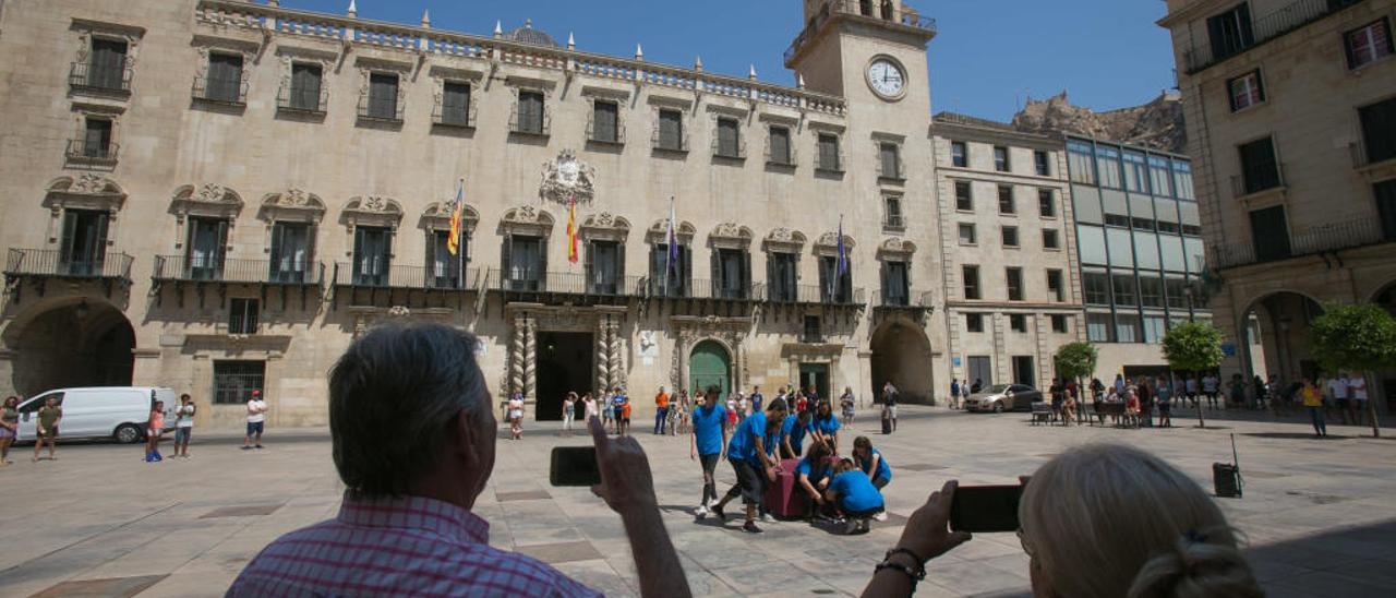 ¿De qué se ríe el alcalde?