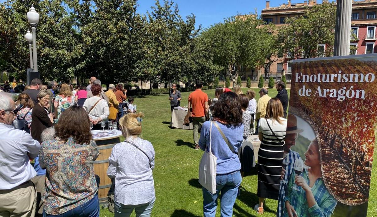 El día de San Jorge también se realizaron varias catas en los jardines del Pignatelli. | SERVICIO ESPECIAL