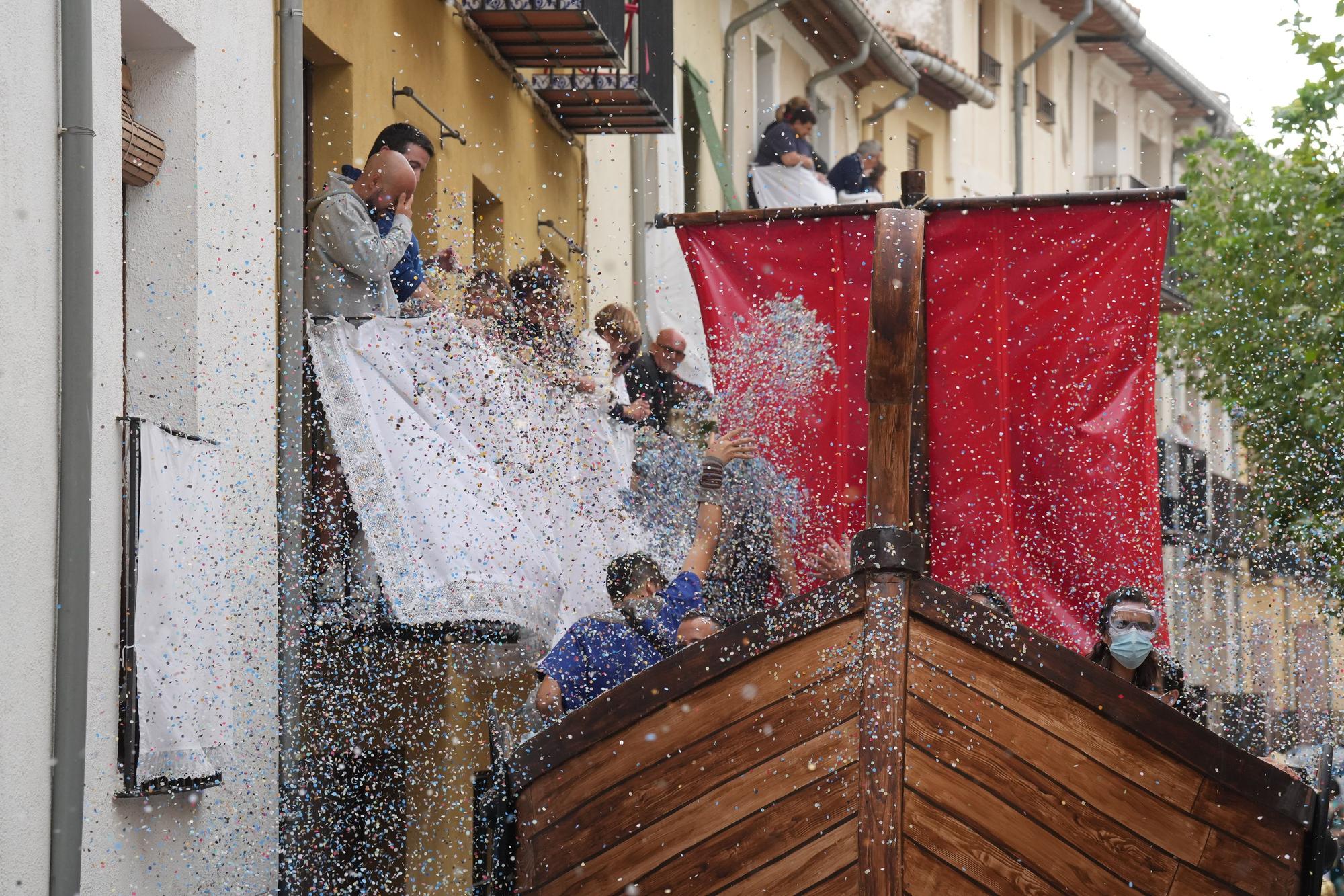 Búscate en el desfile de carrozas y disfraces de l'Anunci de Morella