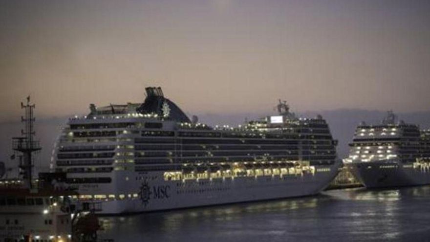Los empleados de un crucero explican las verdaderas condiciones laborales del &#039;trabajo soñado&#039;: jornadas de 12 horas 7 días a la semana y bajos salarios