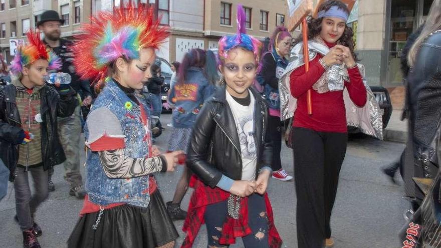 Un grupo de rockeras de la movida.