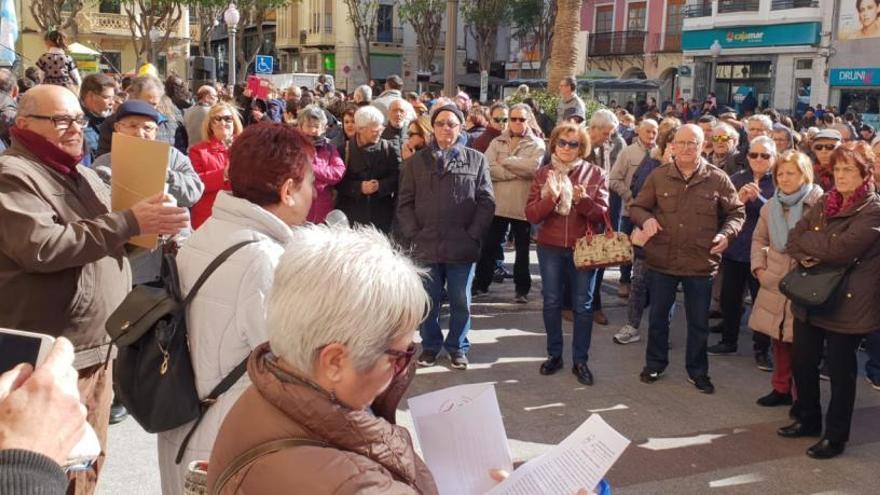 Los pensionistas se manifiestan...entre batucada y malabares