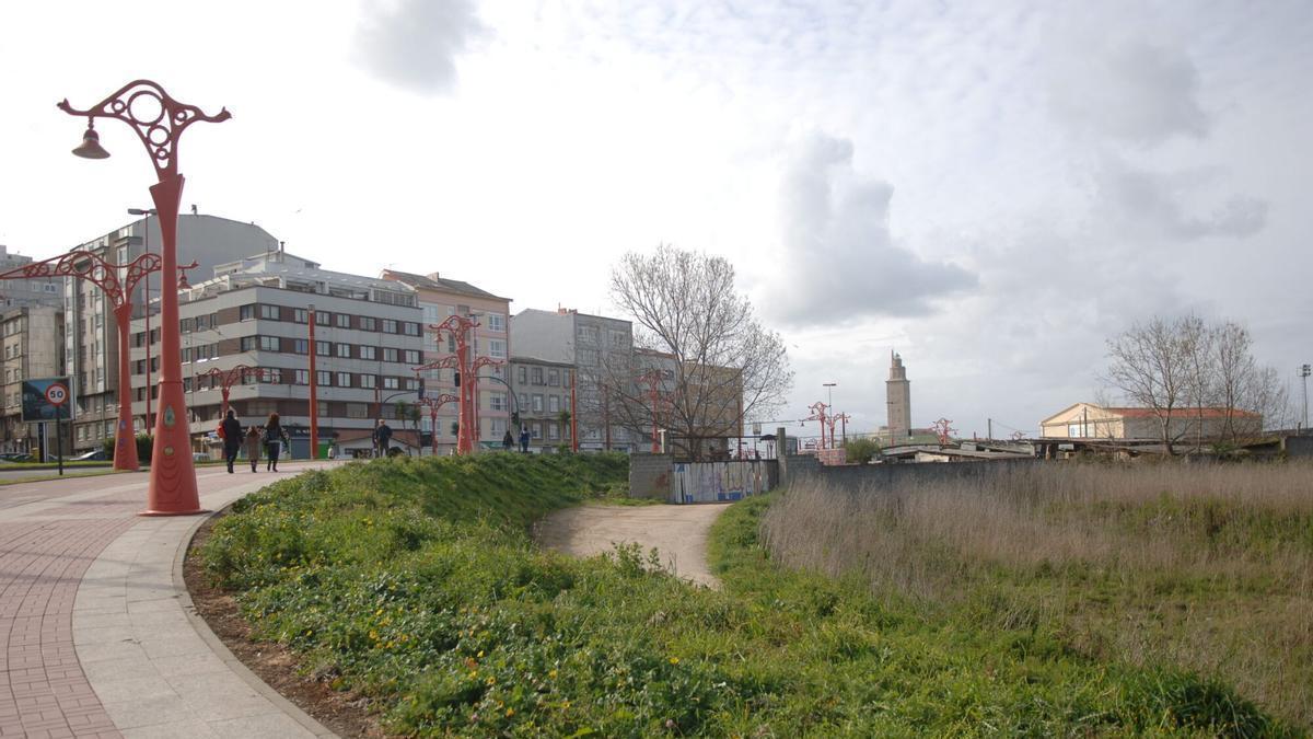Terrenos del Agra de San Amaro, en A Coruña, junto al paseo marítimo.