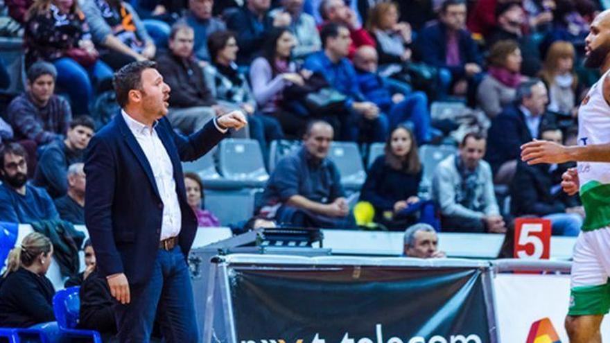 Kyle Rowley lidera al TAU Castelló a un convincente triunfo en Lleida (75-84)