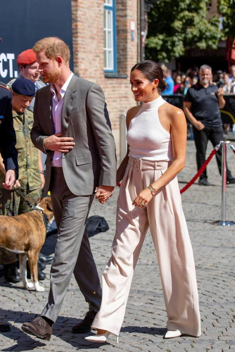 Meghan Markle junto al príncipe Harry en la presentación de los Invictus Games