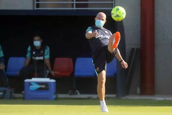 Levante UD | Primer entrenamiento abierto a los medios desde el inicio de la pandemia