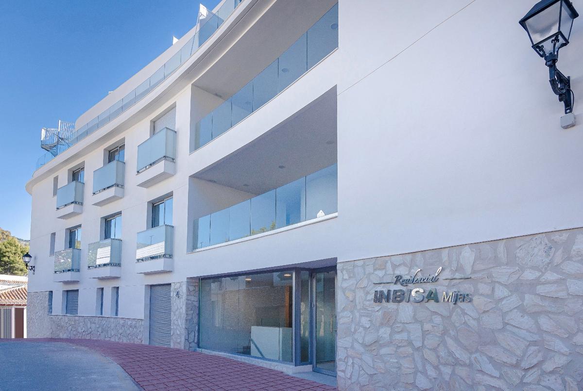 Fachada de la promoción Residencial Inbisa en Mijas.