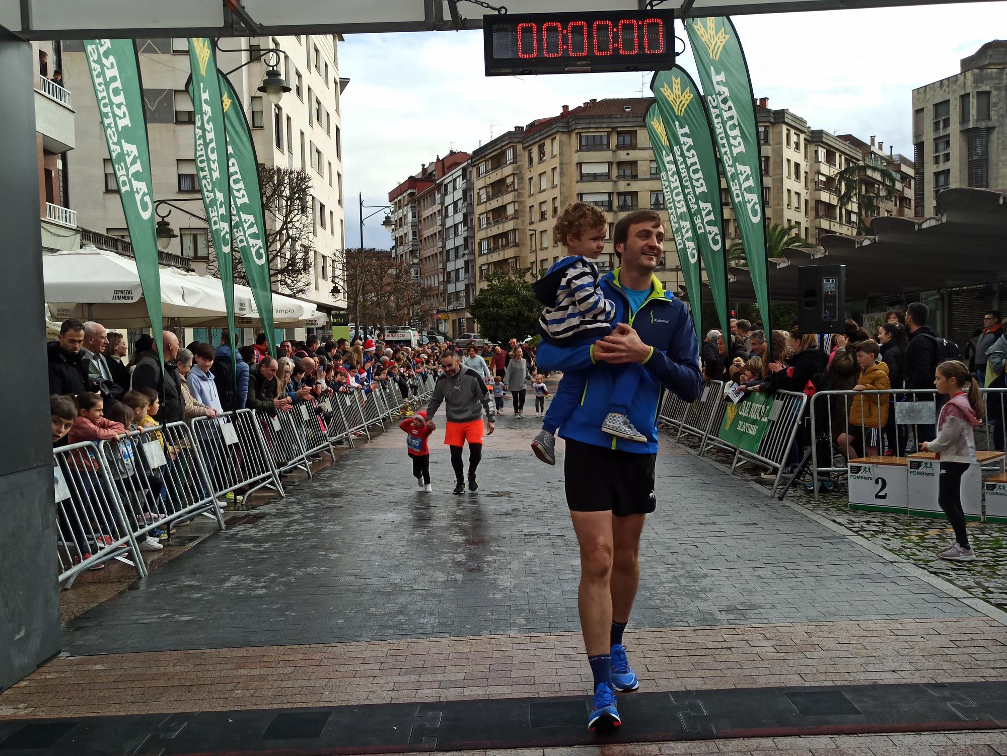 Casi 1.500 participantes disputan la carrera de Fin de Año de Pola de Siero