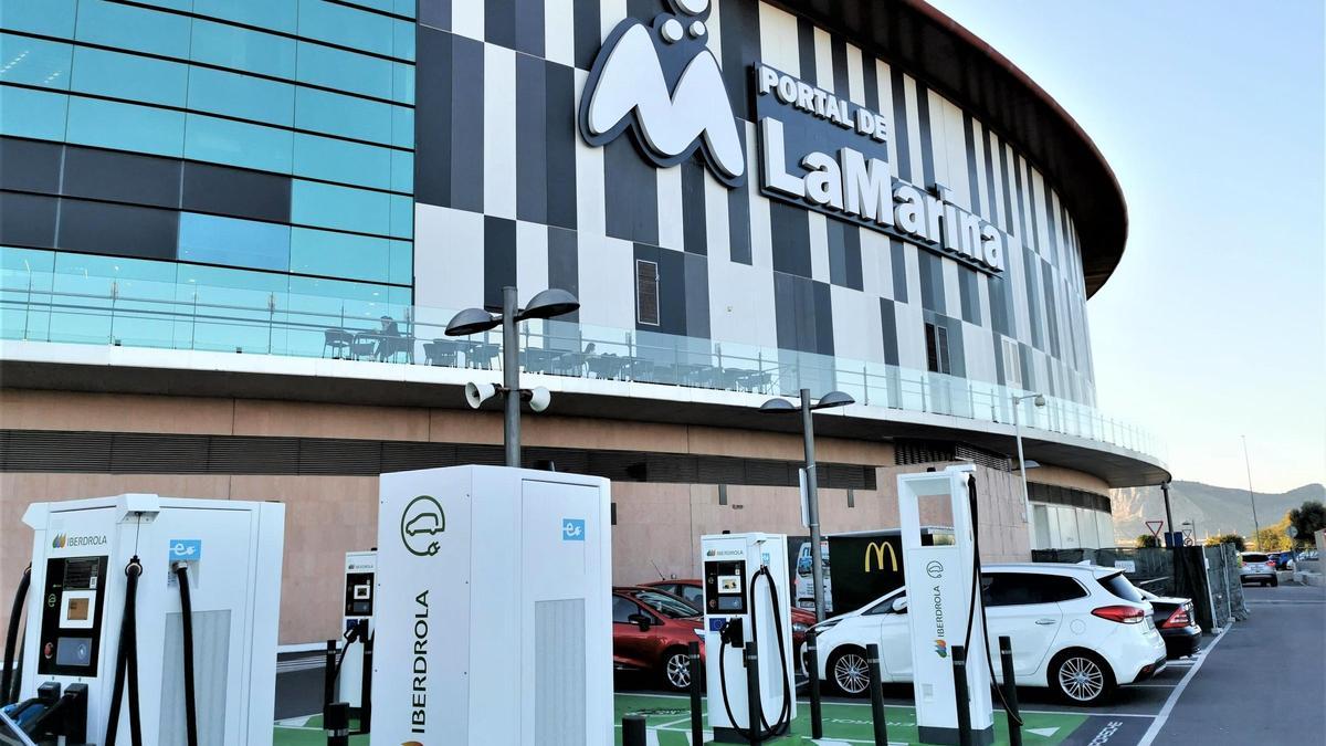 Punto de carga de Iberdrola en uno de los centros comerciales. Punto de carga de Iberdrola en uno de los centros comerciales.