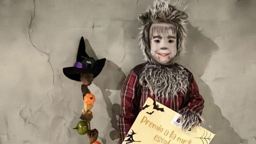 Darío Morales, ganador del concurso de escobas. | SERVICIO ESPECIAL