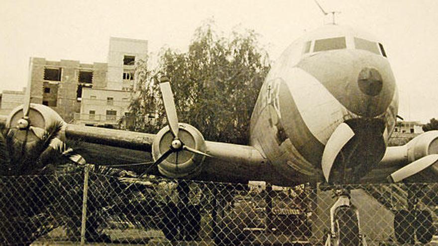 Imagen del Douglas DC-4, acabado de ´aterrizar´ en Porto Cristo