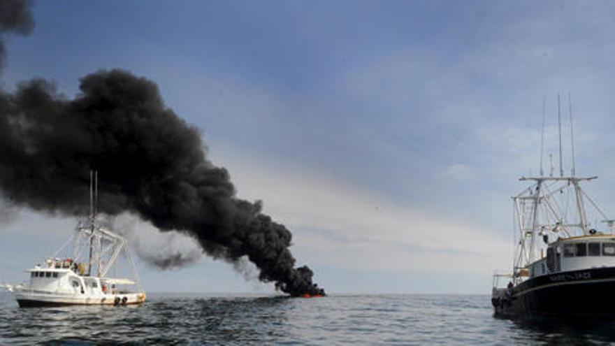 BP sigue tratando de frenar el vertido de petróleo