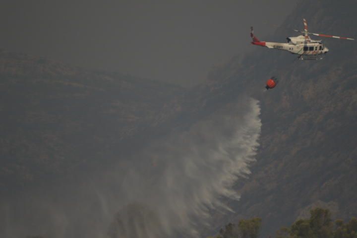 Incendio forestal entre Pinet, La drova y Marxuquera