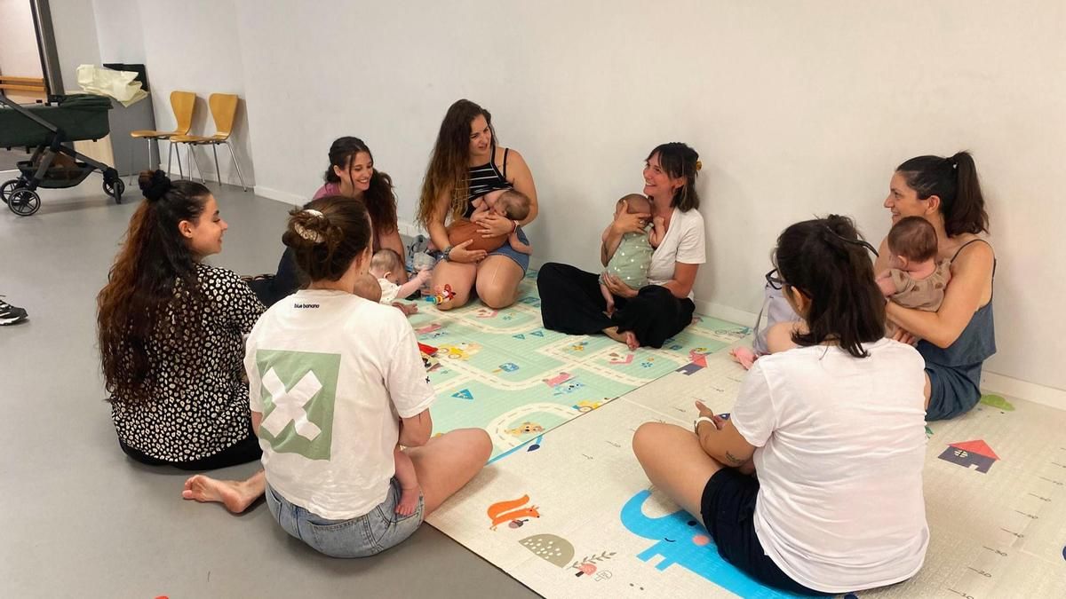 Hospitribu, el proyecto autogestionado de un grupo de madres de L'Hospitalet para hablar de crianza y maternidad