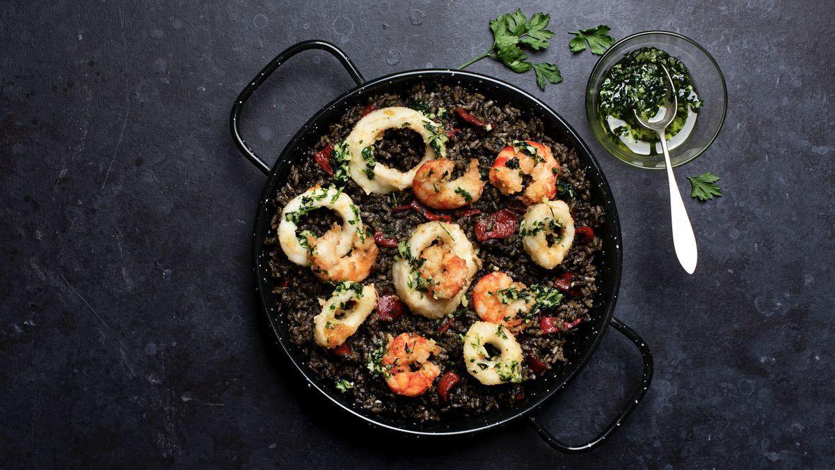 Arroz negro con calamares y gambones hecho en Thermomix.