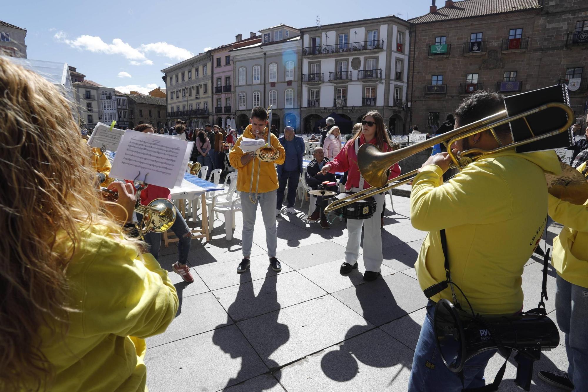 EN IMÁGENES: el ambiente en la Comida en la Calle de Avilés