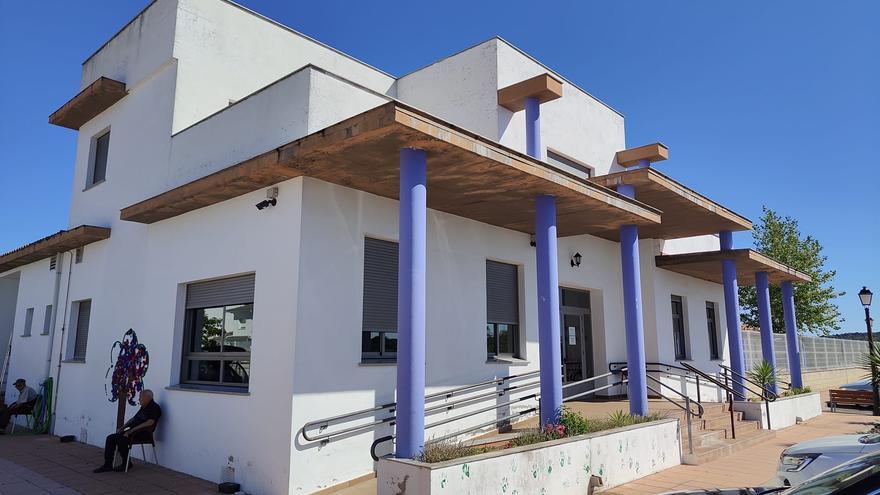 Inquietud en Montehermoso con la residencia de mayores: la plantilla suma tres meses sin cobrar