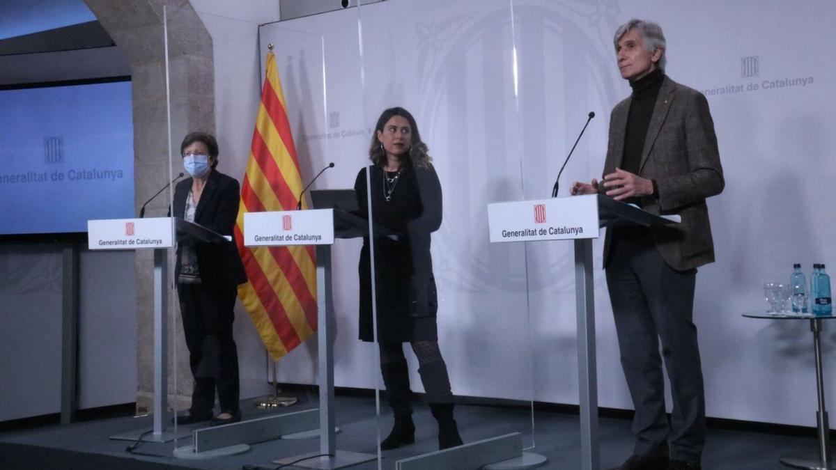 Carmen Cabezas, Patrícia Plaja i Josep Maria Argimon anunciant les noves restriccions  | ELI DON/ACN