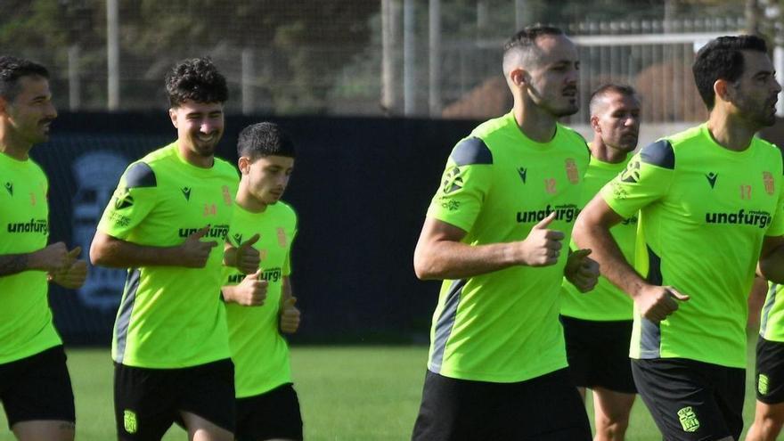 Llegar ‘vivo’ al 1 de enero, primer objetivo del FC Cartagena