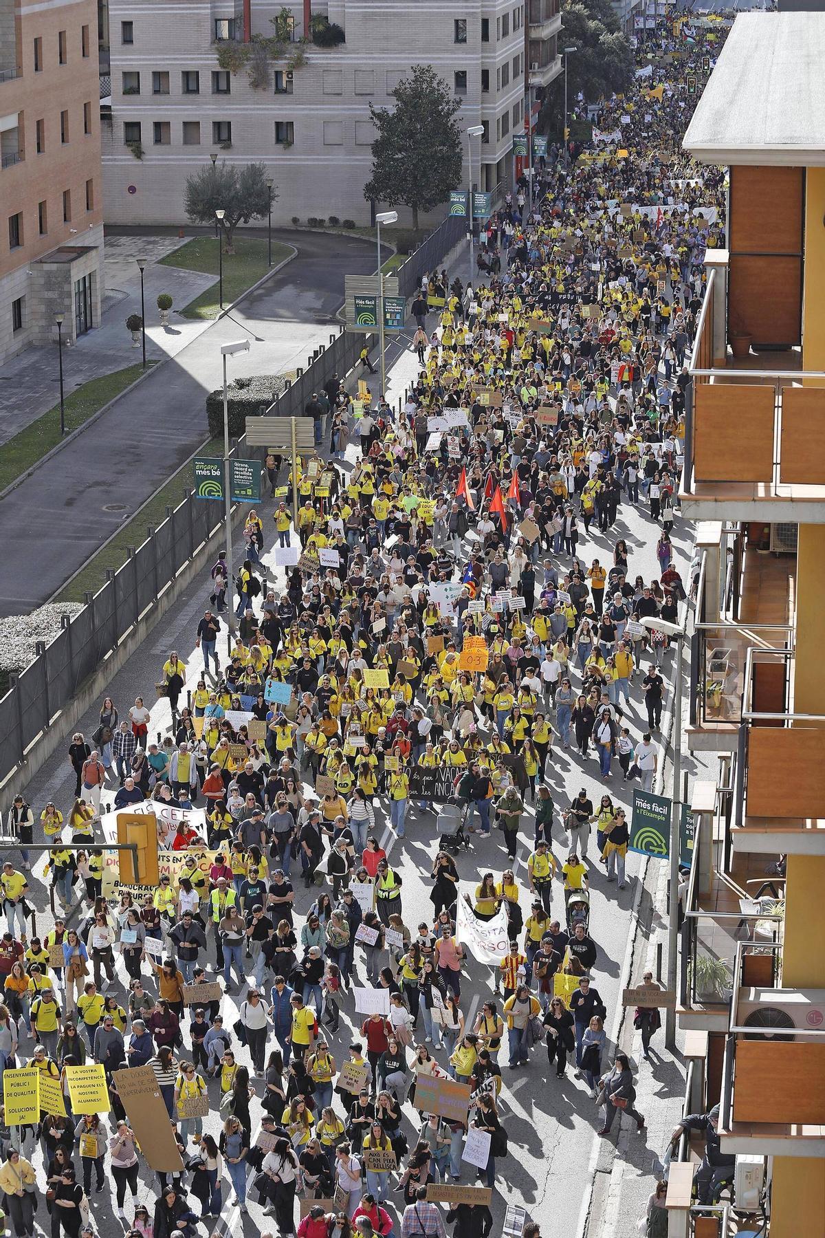 Les fotos de la manifestació dels professors gironins per reclamar millores laborals i salarials