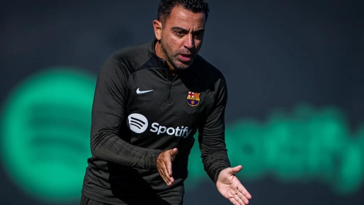 Xavi, en un entrenamiento en la ciudad deportiva del Barça antes del duelo con el Alavés.