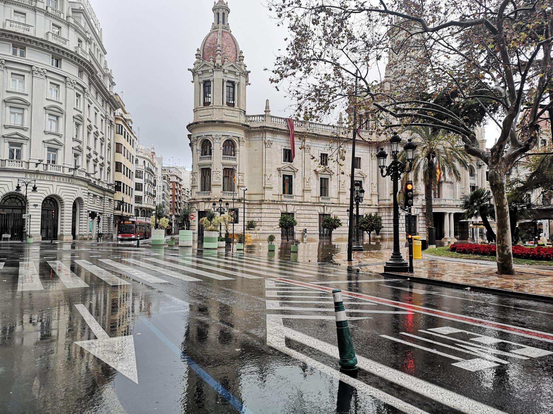 València inicia 2021 con un aguacero