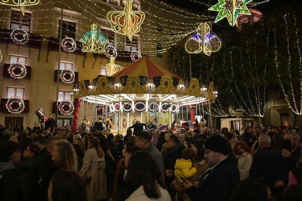 En el entorno de la Plaça de Baix también se encuentra el Carrusel Navideño.