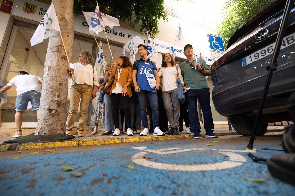 Protesta de los trabajadores de la Fundación por la Dependencia