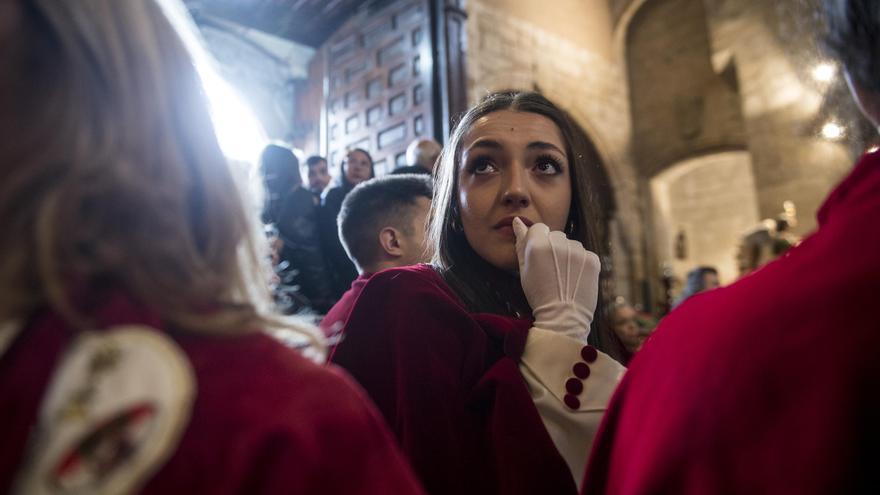 La lluvia no da respiro al Jueves Santo en Cáceres y deja en el templo a la majestuosa Sagrada Cena