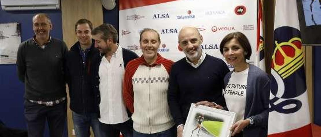 Homenaje a Mónica Arias en el Grupo Covadonga por su récord nacional en 10 kilómetros