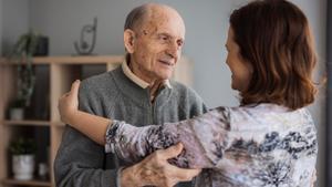 Cinfa fa un pas més per recolzar i visibilitzar les persones que cuiden la gent gran
