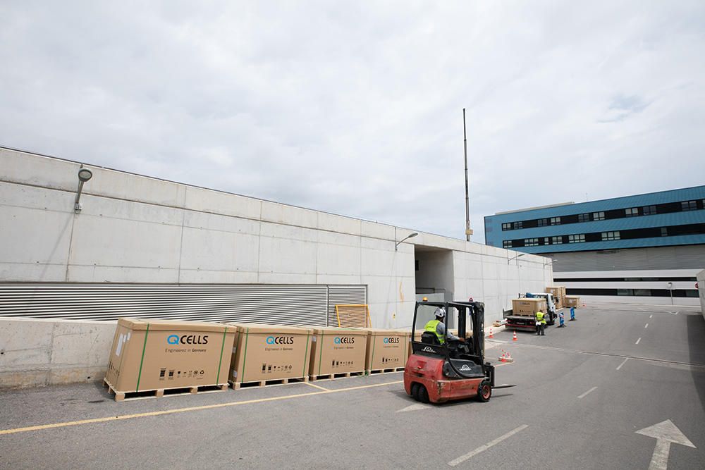 Instalación de placas solares en el hospital de Ibiza