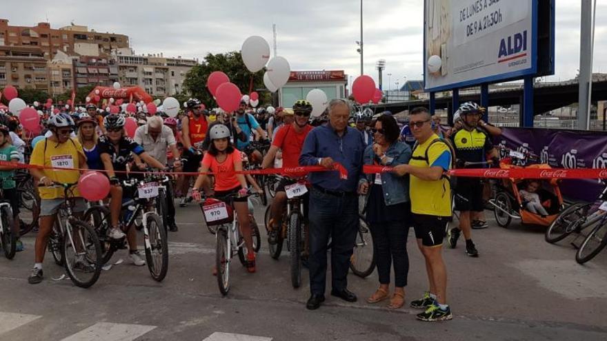 Arranque del &quot;Día de la Bici&quot; de Alicante, este domingo por la mañana.