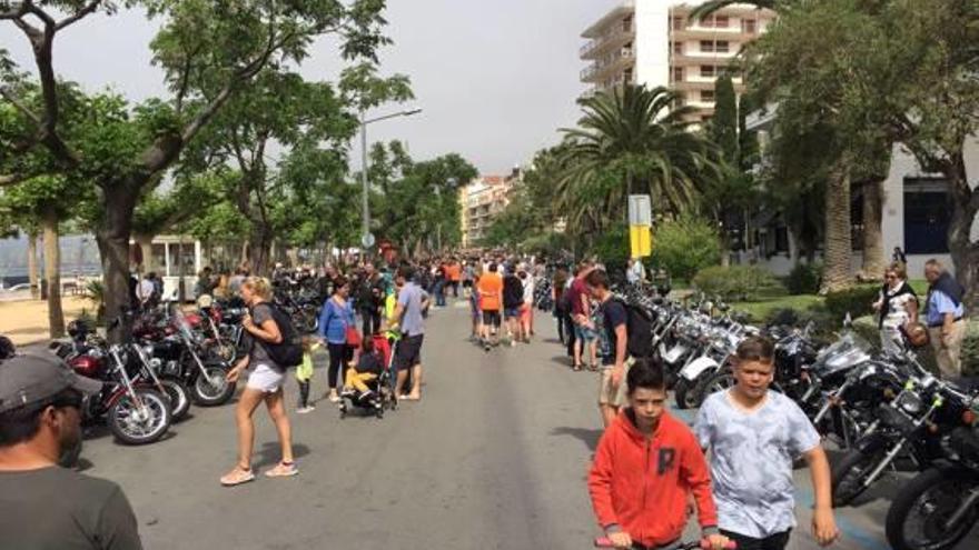 Trobada motera al passeig del Mar