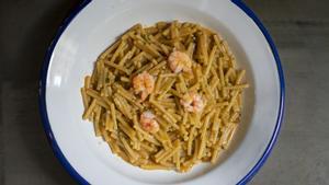 Los fideos con gambas de Can Marlau, en Barcelona.