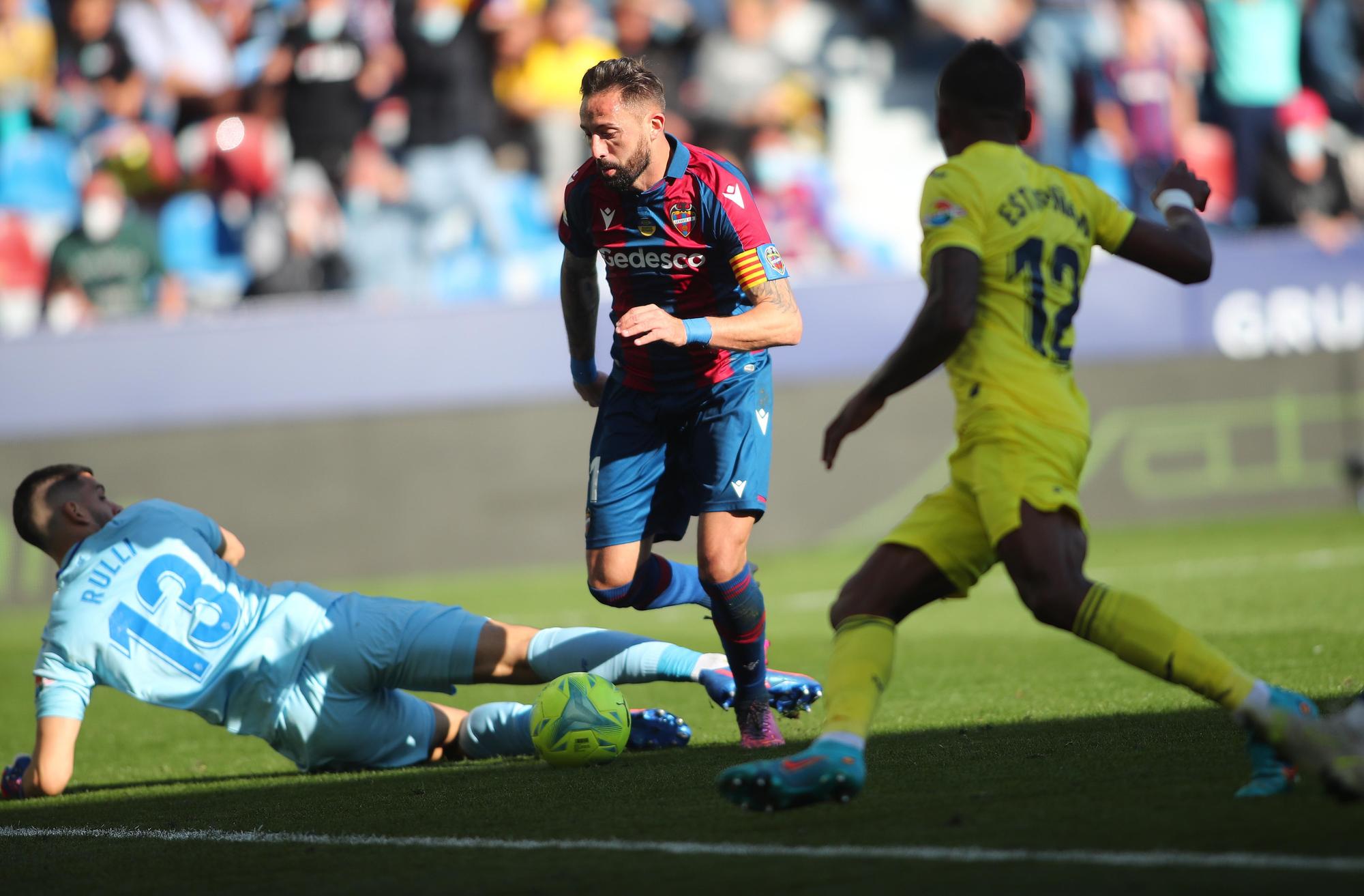 Las imágenes de la victoria del Levante frente al Villarreal en el Ciutat de València