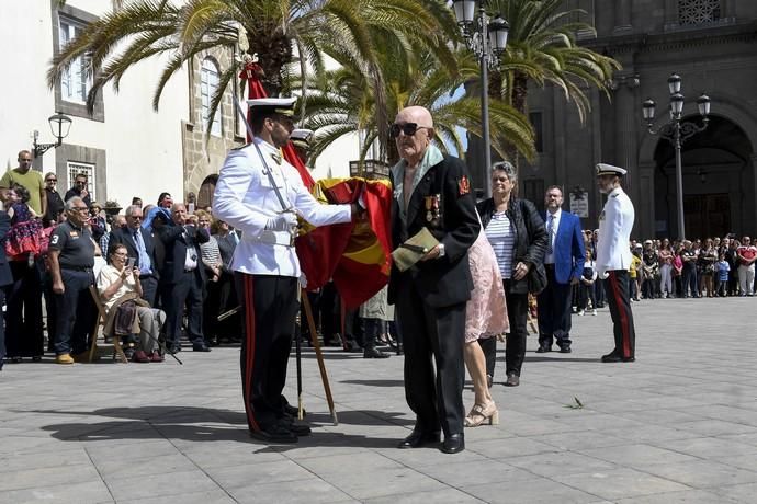 01-03-20  LAS PALMAS DE GRAN CANARIAS. PLAZA DE SANTA ANA. LAS PALMAS DE GRAN CANARIA. Jura de bandera en Santa Ana. Acto de jura o promesa ante la bandera de personal civil, en la plaza de Santa Ana, con motivo del 483 Aniversario de la InfanterÍa de Marina y el 80 Aniversario de la InfanterÍa de Marina en Canarias.    Fotos: Juan Castro.