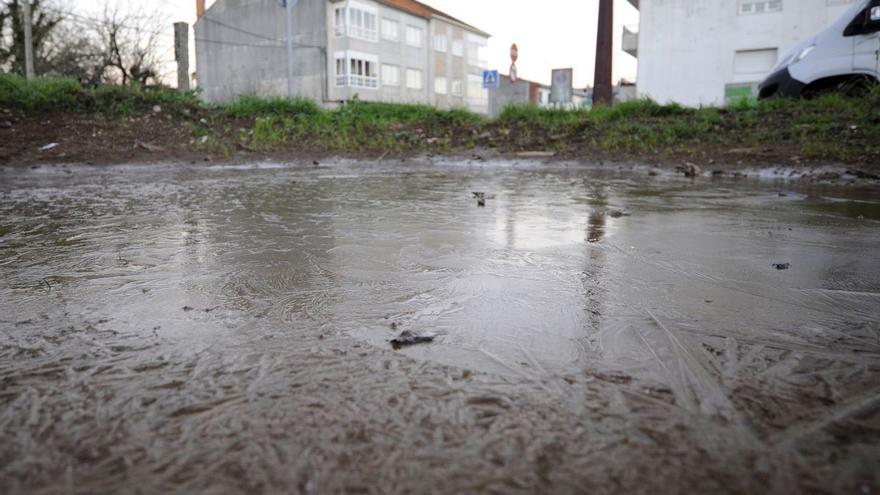 Las bajas temperaturas dejan “lagos” de hielo en la zona | BERNABÉ/JAVIER LALÍN