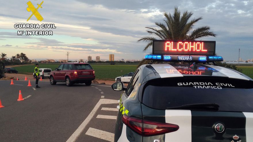 Conduce borracha, en dirección contraria y termina chocando contra otro coche en Mazarrón