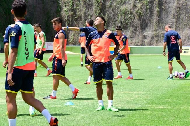 Entrenamiento de la UD Las Palmas en Barranco ...